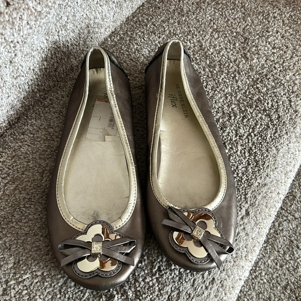 AK ANNE KLEIN: Ballet flat shoes.  Size 7. Gold & Pewter colors. - Picture 9 of 9